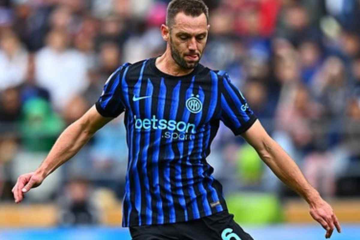 Stefan De Vrij in campo con l'Inter 