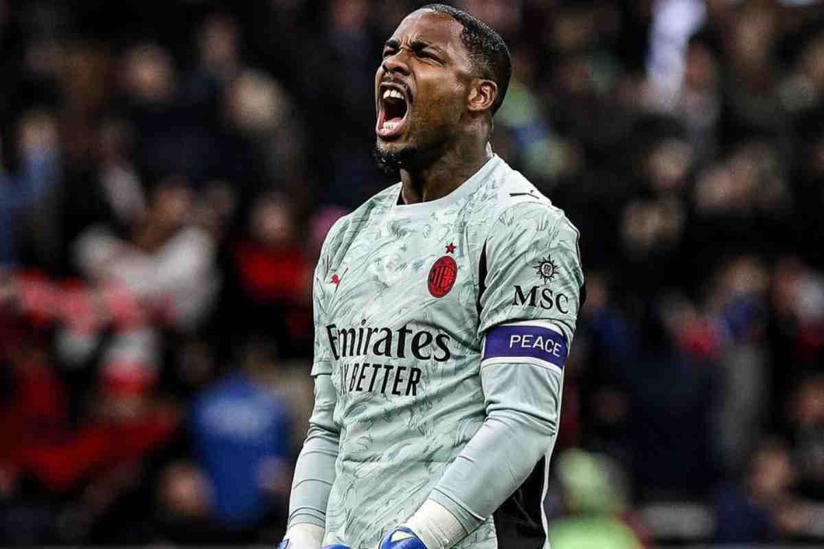 Mike Maignan in campo con il Milan