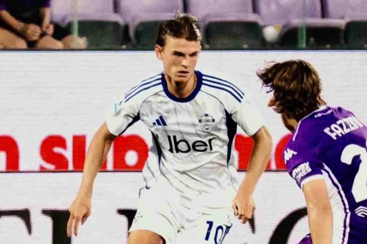 Nico Paz in campo con il Como