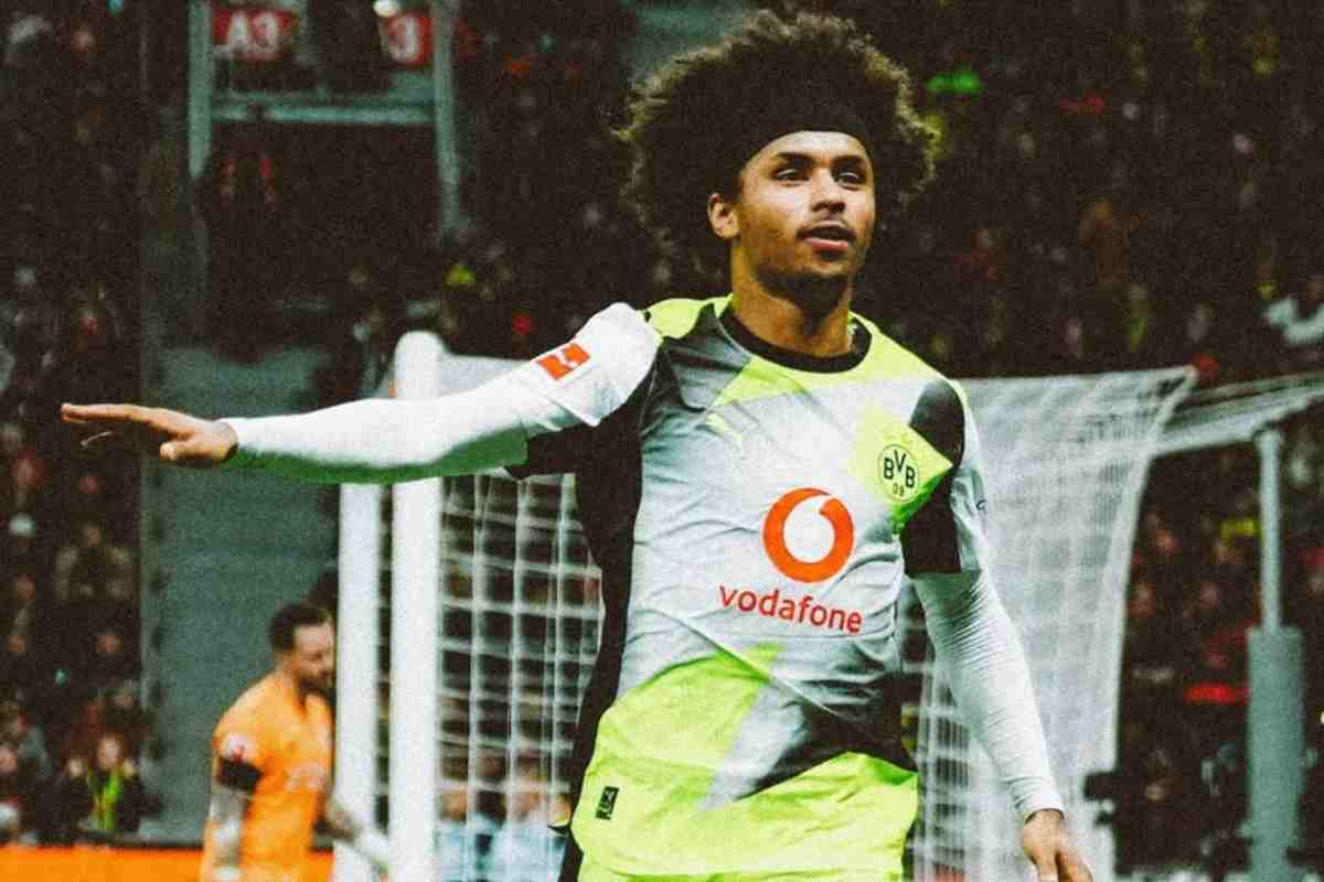 Karim Adeyemi esulta dopo un gol