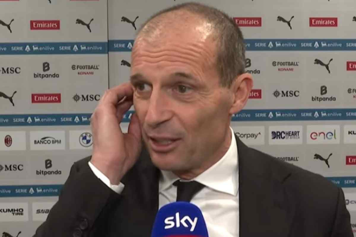 Max Allegri sorride durante un'intervista con Sky Sport