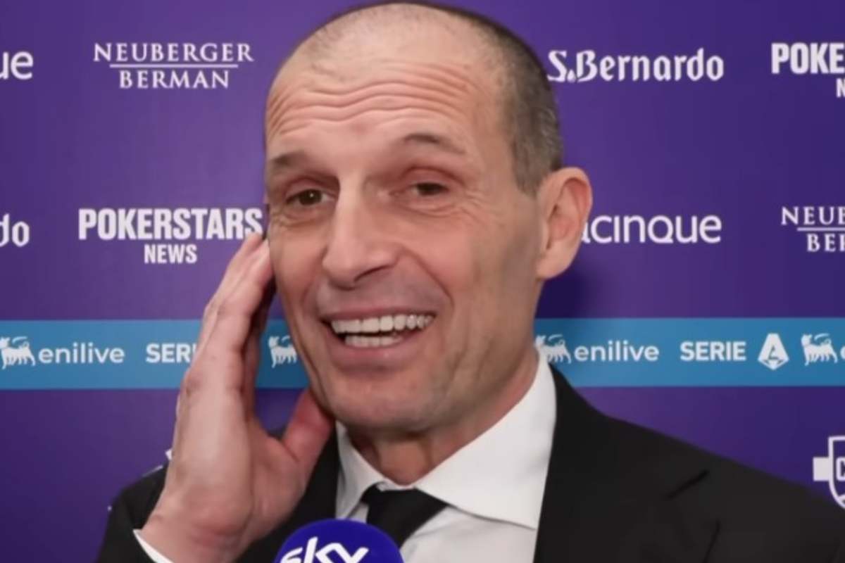 Max Allegri sorride durante un'intervista a Sky Sport