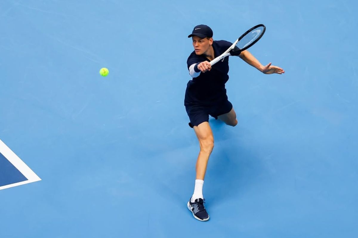 Jannik Sinner durante un match