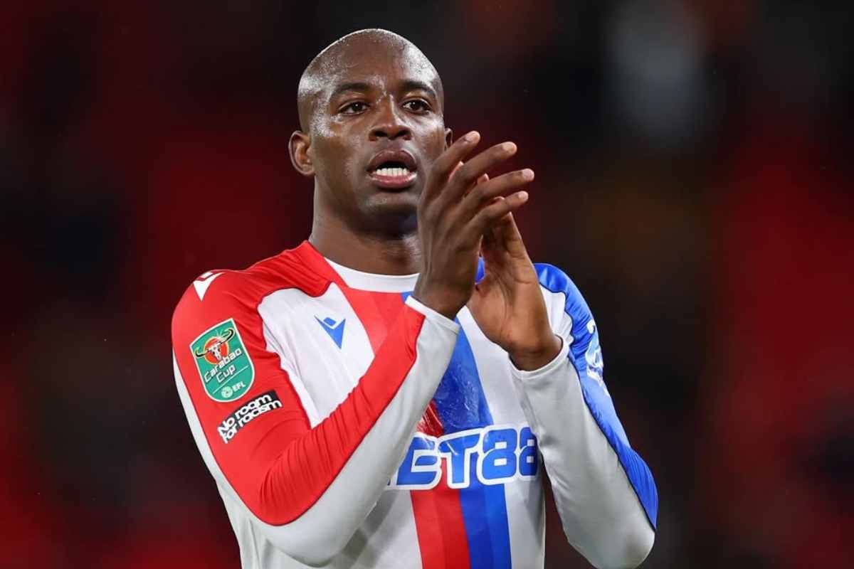 Jean-Philippe Mateta applaude in campo