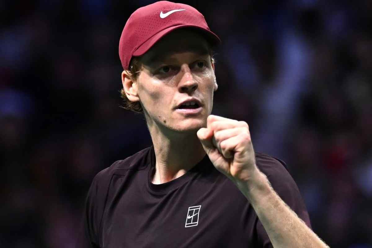 Jannik Sinner con il pugno chiuso