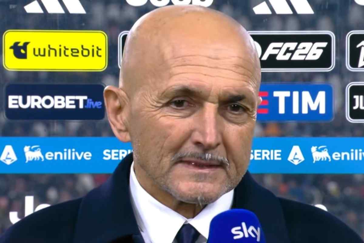 Luciano Spalletti sorride durante un'intervista