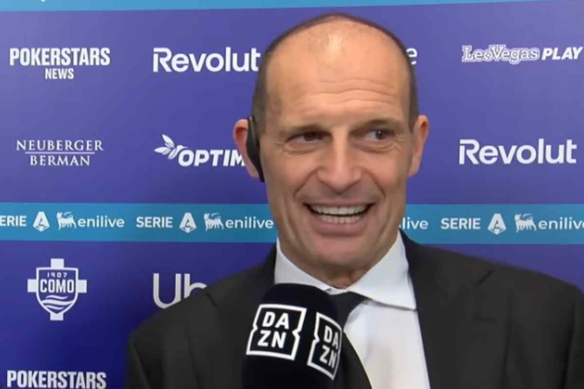 Max Allegri sorride durante un'intervista