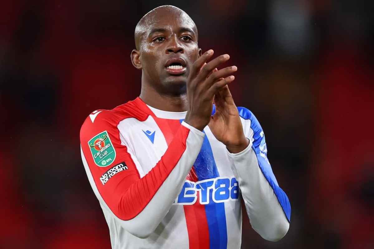 Jean-Philippe Mateta applaude durante una gara con il Crystal Palace